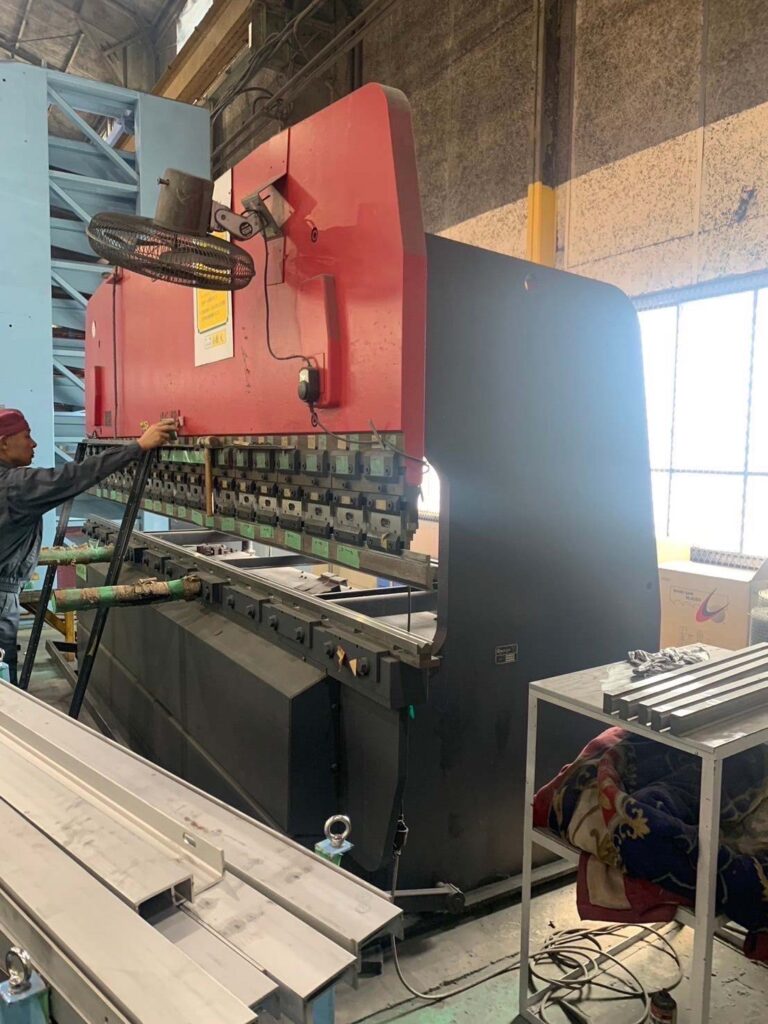 240901C1 AMADA プレス TP-110B-X 1980年